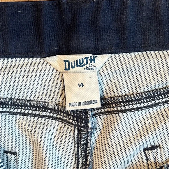 Duluth Trading Co Women’s Carpenter Jean Shorts Size 14 - Picture 3 of 11